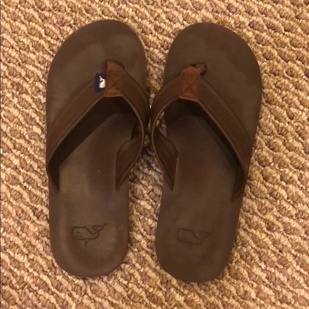 Vineyard vines flip flops